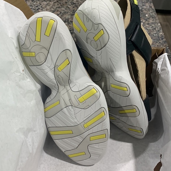 Sorel Explorer Blitz Stride Sandal NIB ladies 8.5 - Picture 3 of 5